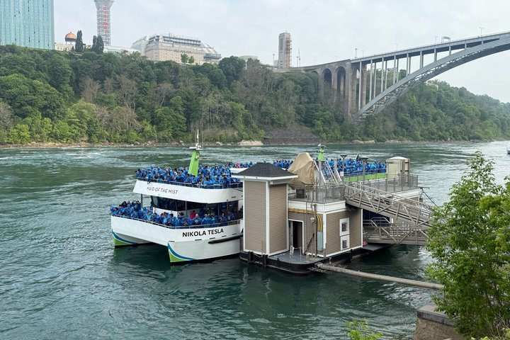 2-Day Niagara Falls Tour from D.C. w/ Overnight in the Falls Area