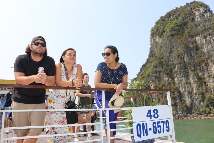 Explore 04 Hours Halong Bay Day Cruise Shore Excursion