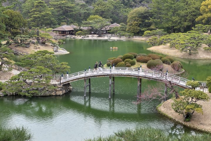 Essence of Takamatsu: Udon, Gardens, and Local Charm