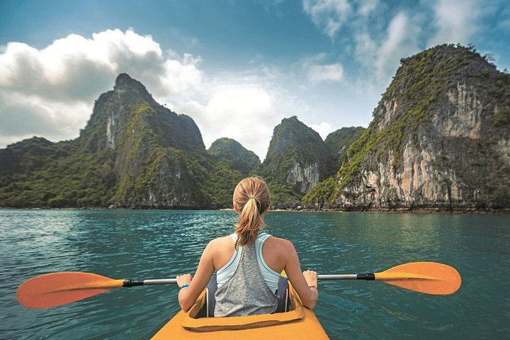 Halong Bay 5-Star Day Cruise-Titop Island, Cave, Jacuzzi & Buffet