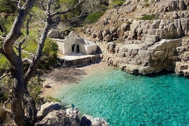 Makarska 3-Island Speedboat Tour: Blue Cave on Hvar & Blue Lagoon