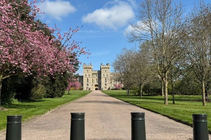 Private Royal Borough Scenic Tour with Windsor Castle Views