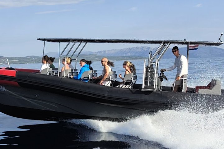 Makarska 3-Island Speedboat Tour: Blue Cave on Hvar & Blue Lagoon