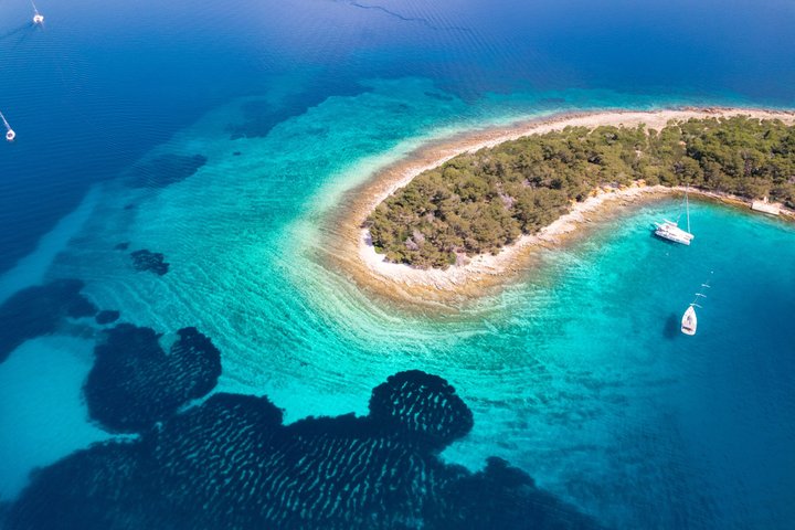 Makarska 3-Island Speedboat Tour: Blue Cave on Hvar & Blue Lagoon