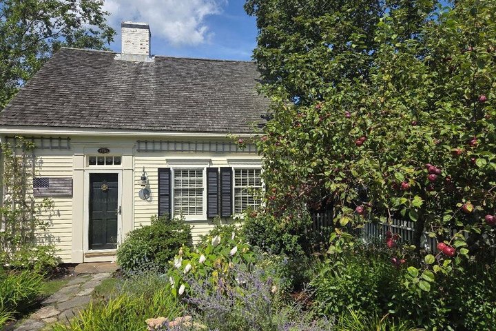 Chatham Bites and Sights Walking Guided Food Tasting Tour