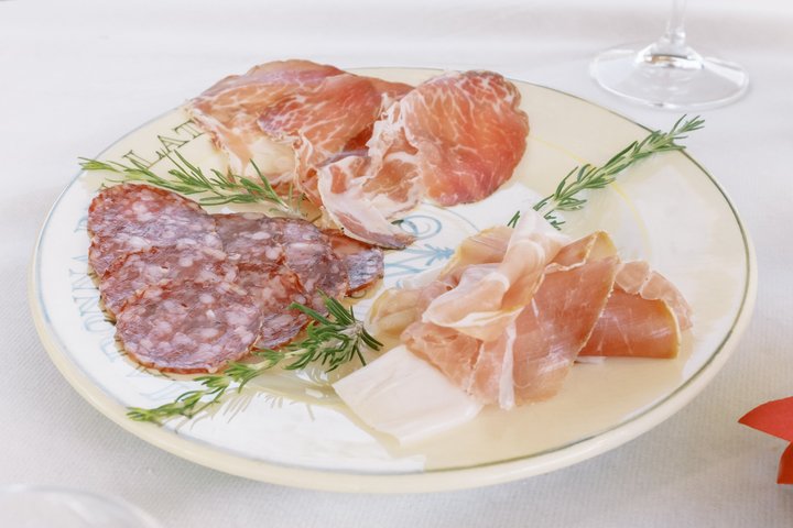 Winery Tour & Wine Tasting with Cheese & Charcuterie