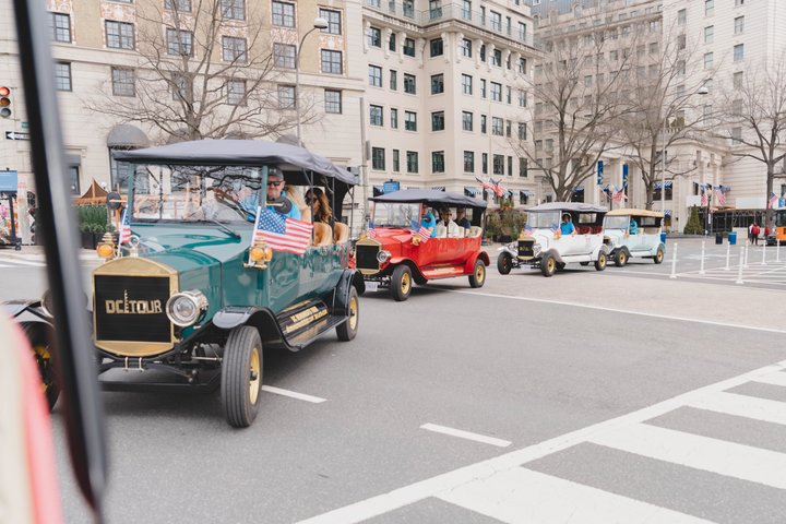 Group/Private Washington D.C Moonlight Tour in Luxury Vintage Car