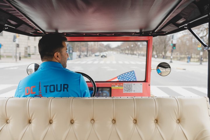 Group/Private Washington D.C Moonlight Tour in Luxury Vintage Car