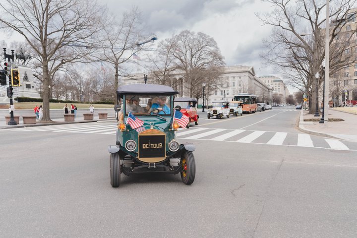 Group/Private Washington D.C Moonlight Tour in Luxury Vintage Car