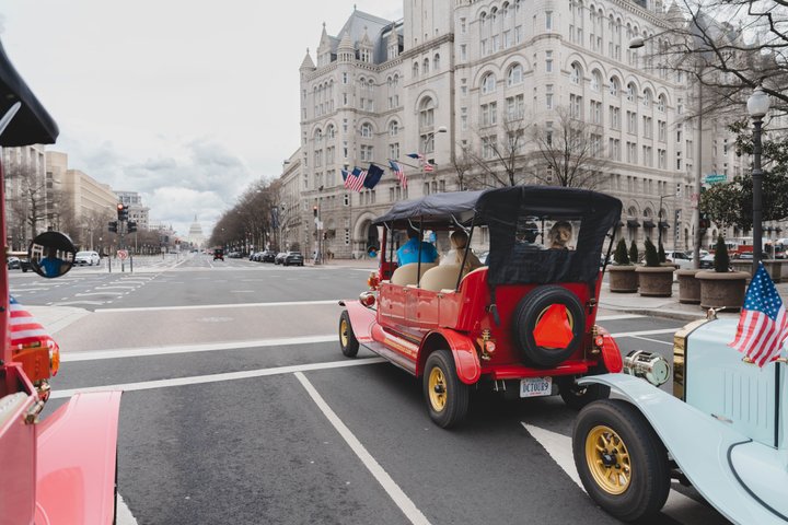 Group/Private Washington D.C Moonlight Tour in Luxury Vintage Car