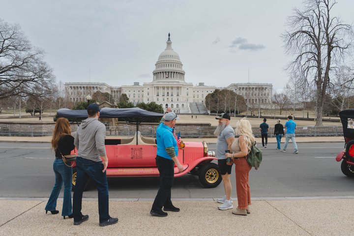 Group/Private Washington D.C Moonlight Tour in Luxury Vintage Car
