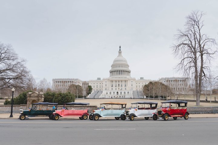 Group/Private Washington D.C Moonlight Tour in Luxury Vintage Car