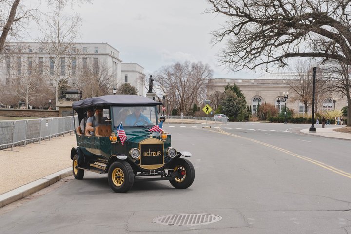 Group/Private Washington D.C Moonlight Tour in Luxury Vintage Car