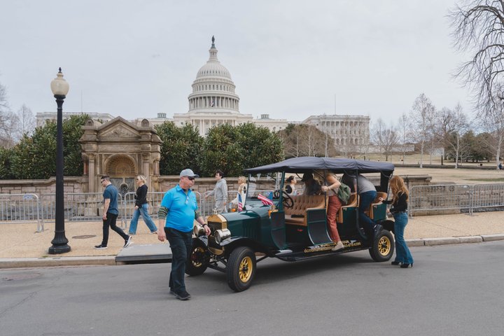 Group/Private Washington D.C Moonlight Tour in Luxury Vintage Car