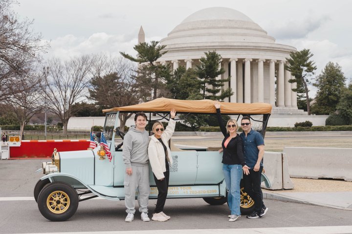 Group/Private Washington D.C Moonlight Tour in Luxury Vintage Car