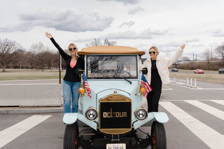 Group/Private Washington D.C Moonlight Tour in Luxury Vintage Car