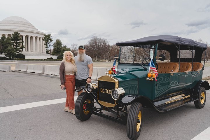 Group/Private Washington D.C Moonlight Tour in Luxury Vintage Car