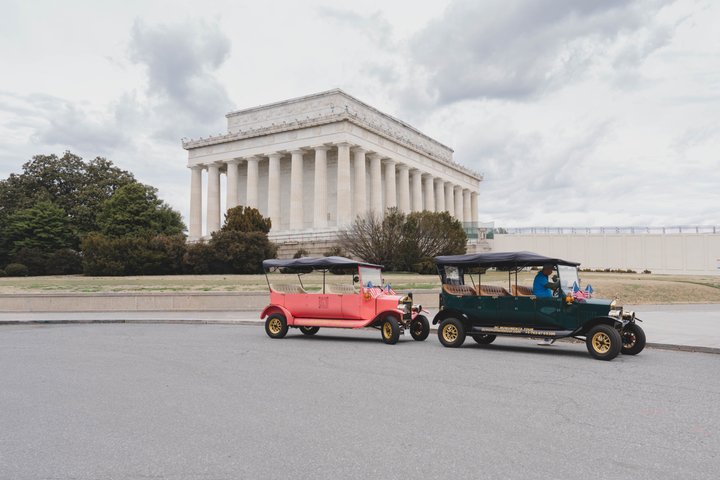 Group/Private Washington D.C Moonlight Tour in Luxury Vintage Car