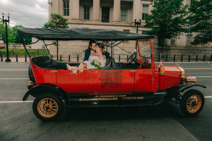 Group/Private Washington D.C Moonlight Tour in Luxury Vintage Car