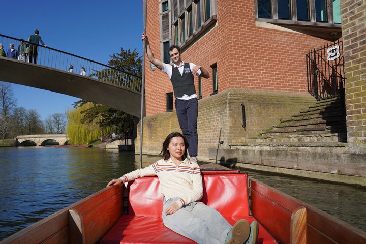 Cambridge Student-Led Shared Punting Tour (English or Chinese)
