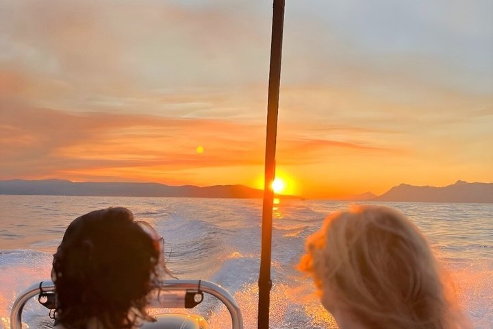 Makarska Sunset Speedboat Tour & Swim Stop on Brač