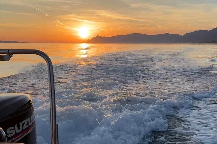 Makarska Sunset Speedboat Tour & Swim Stop on Brač