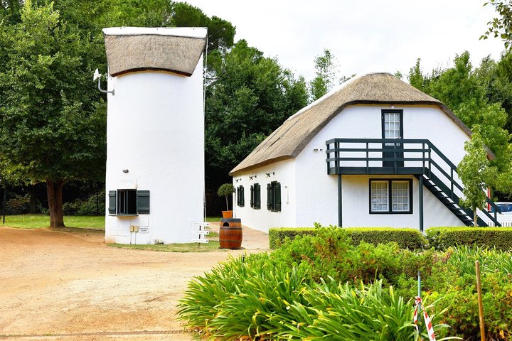 Full‑Day Stellenbosch and Franschhoek Wine Tour from Cape Town