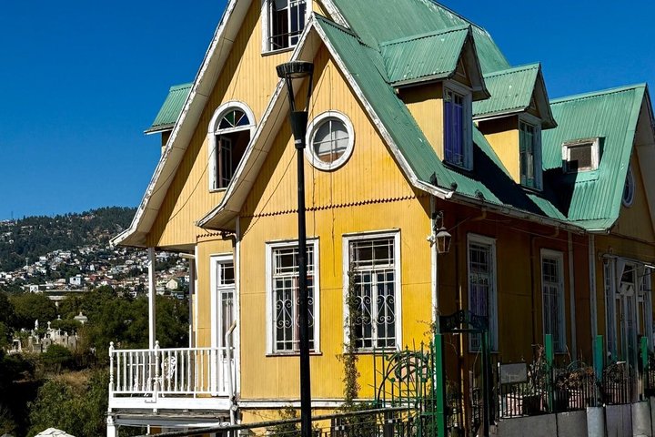 Premium Valparaiso and Vina del Mar Tour from Santiago