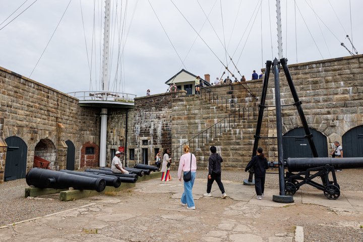 Halifax Premium Tour: Peggy's Cove, Citadel & Titanic Cemetery