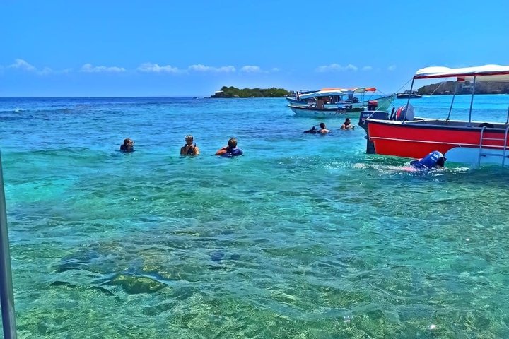 4 Islands Tour Cartagena with Snorkel, Cholon & Lunch