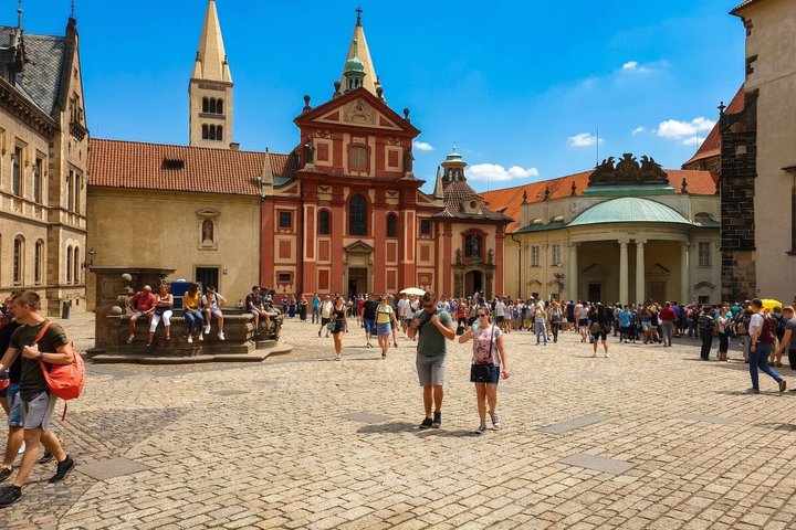 Prague Castle Tour Including Admission Ticket - 2.5 Hour