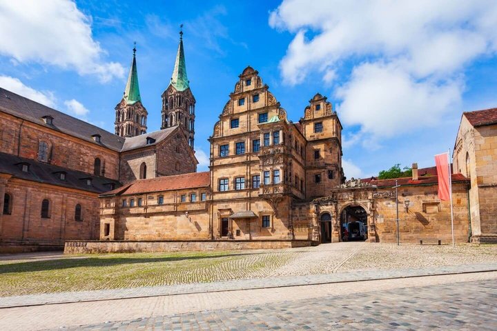 Hello Bamberg: Private 2-Hour Intro City Walk with Local Guide