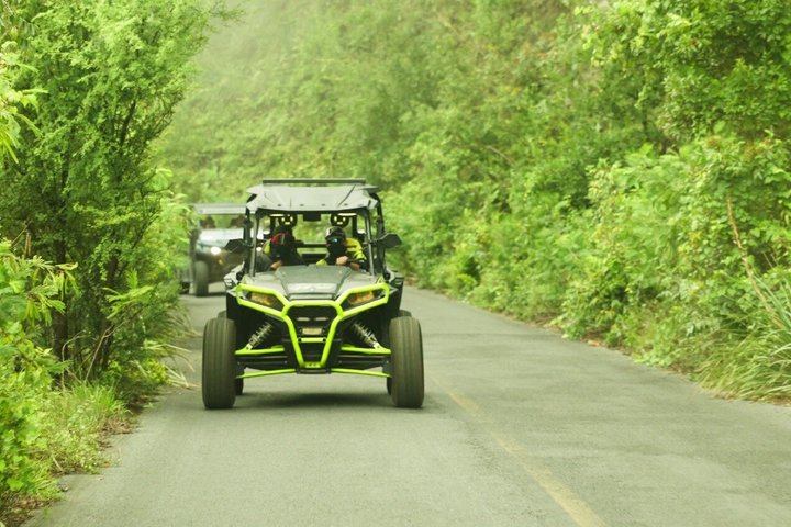 4x4 adventure between gaps and mountains in Santiago (1 hour)