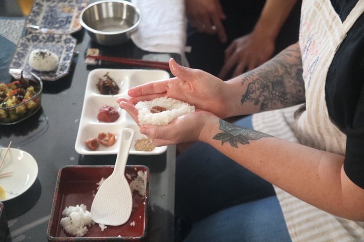 Local Market Tour and Home Cooking with Grandma