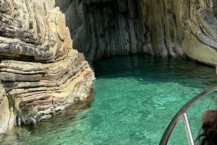 Sarandë: Small-Group Boat Tour with Surprise Extra Stop