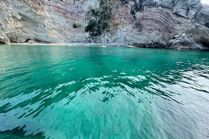 Sarandë: Small-Group Boat Tour with Surprise Extra Stop