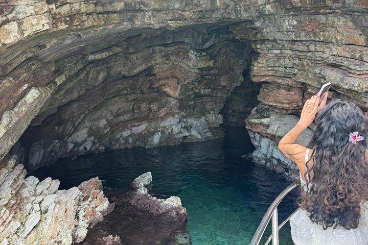 Sarandë: Small-Group Boat Tour with Surprise Extra Stop