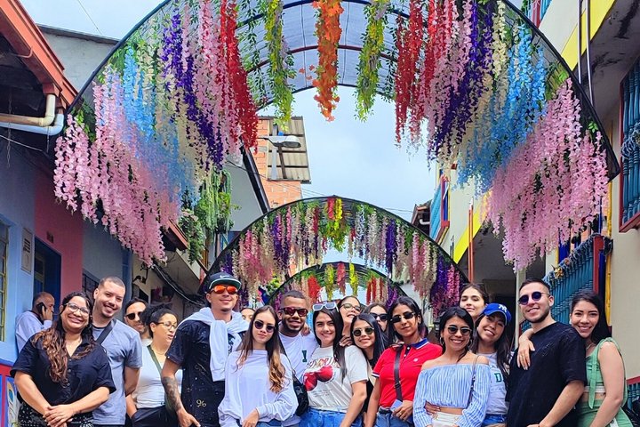 PREMIUM Guatapé Tour: Rock, Luxury boat ride, Meals & Llamas