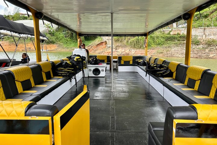 PREMIUM Guatapé Tour: Rock, Luxury boat ride, Meals & Llamas