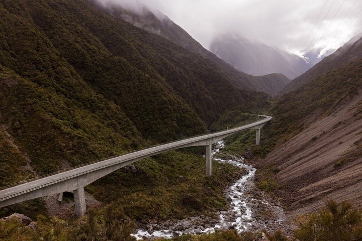 TranzAlpine Train & Small Group Tour to Arthurs Pass with Lunch
