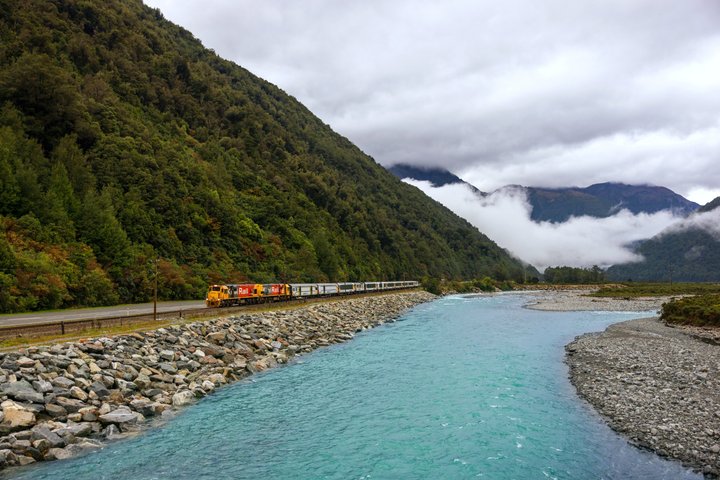 TranzAlpine Train & Small Group Tour to Arthurs Pass with Lunch