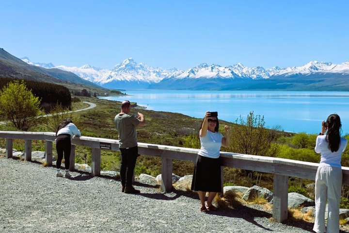 Mt Cook Small Group Scenic Day Tour from Queenstown