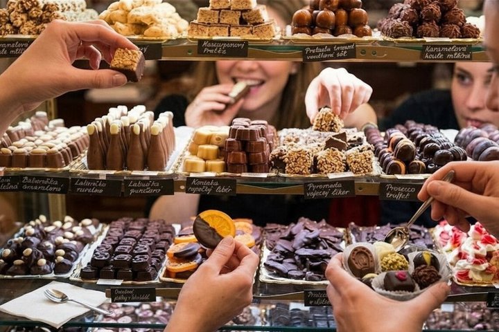 Krumlov Royal Palace Tour: Interiors, Pralines & Sweet Café