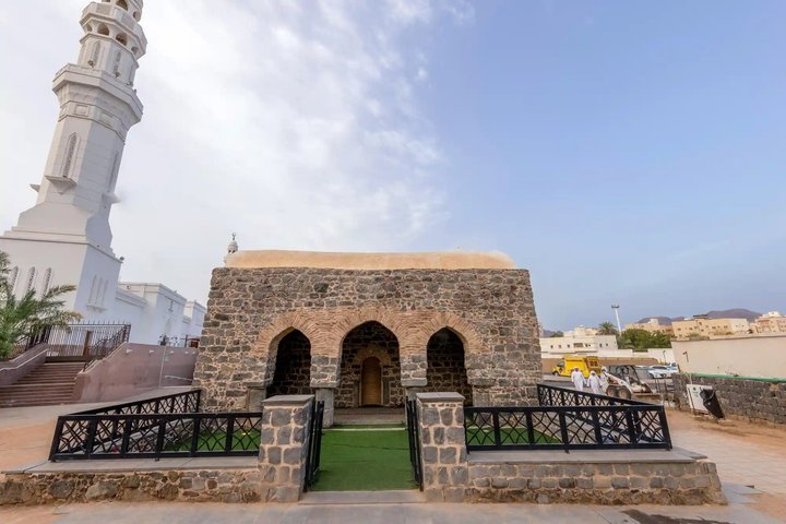 Madinah Ziyarat Private Tour – Holy & Historical Islamic Sites