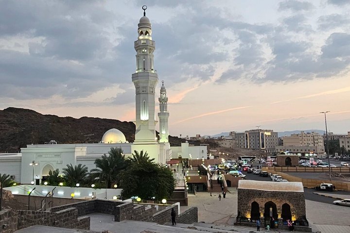 Madinah Ziyarat Private Tour – Holy & Historical Islamic Sites