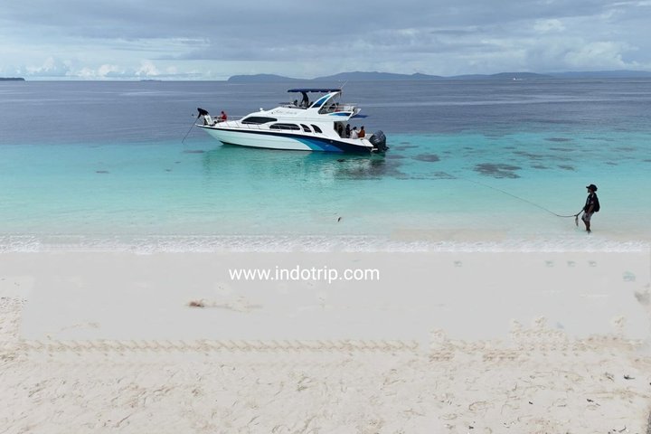 Shared Guided 2 Days Tour to Raja Ampat