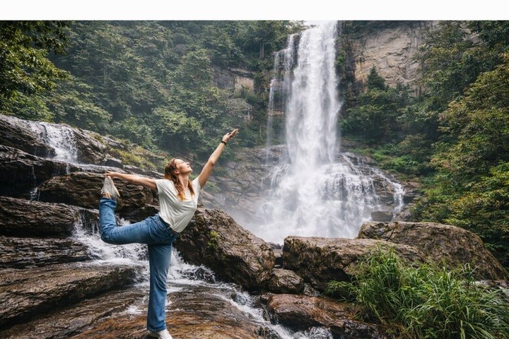 Nuwara Eilya Tea Plucking &Tasting waterfalls tours