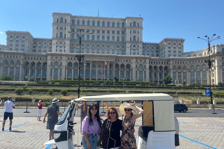 Bucharest Tuk Tuk city tour