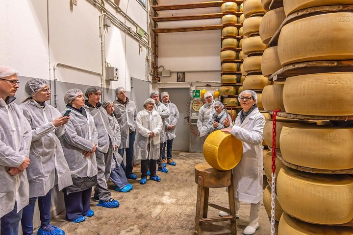 Bologna Food Experience: Factory tours & Lunch By Italian Days