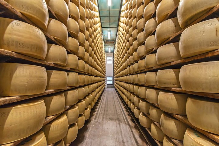 Bologna Food Experience: Factory tours & Lunch By Italian Days